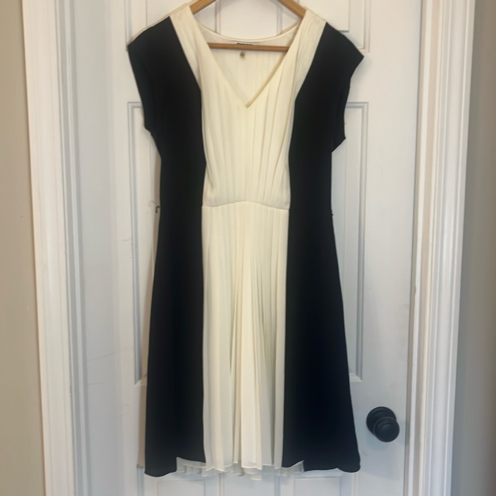 DKNYC Size 6 Black & White Dress